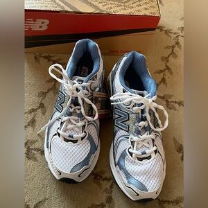New Balance White, Silver, Gray, and Blue Women's Sneakers - NIB Size 9D (Wide)